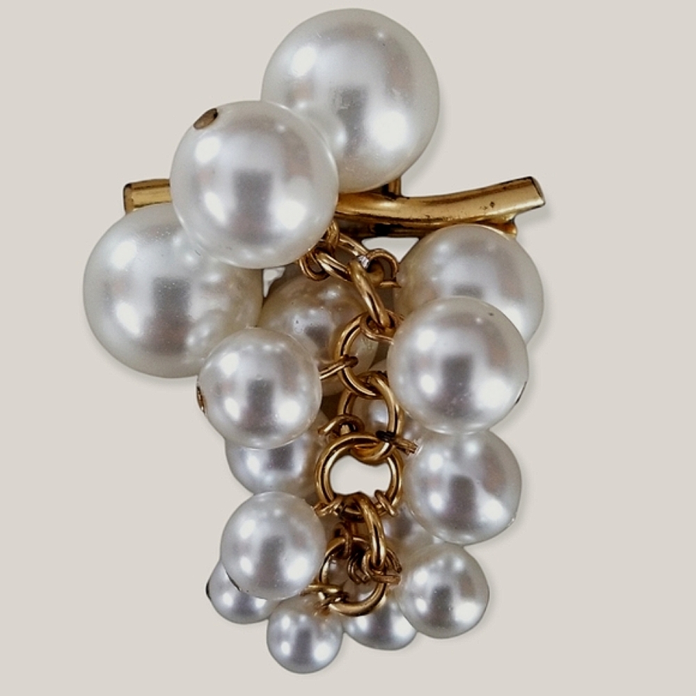 Vintage 1950s Mid Century Faux Pearl Cluster Gold Tone Metal Brooch Pin - Picture 4 of 10